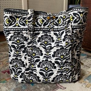 Large Vera Bradley bag 🏖black white and yellow